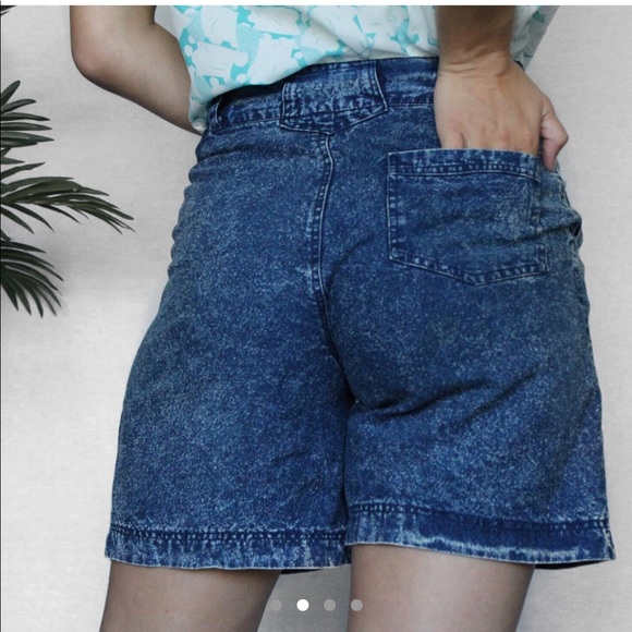 Vintage 80’s high waisted acid wash denim shorts - Picture 3 of 4